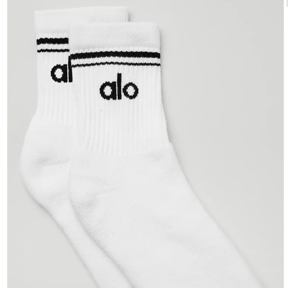 ALO Yoga Accessories - ALO yoga Unisex Half-Crew Throwback Sock size small